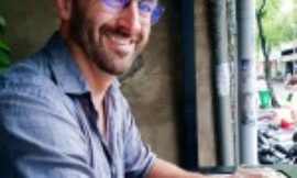 فن وعلم بناء حياة تُرضيك فعليًا (وليس مجرد إثارة إعجاب الآخرين) بقلم : جاستن براون