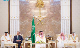 نيابة عن خادم الحرمين.. سمو ولي العهد يستقبل في الديوان الملكي بقصر منى المهنئين بعيد الأضحى المبارك