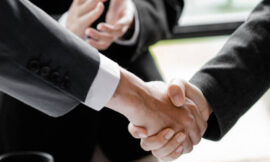 لاتعجل في منح الثقة  … بقلم : محمد بن عايض