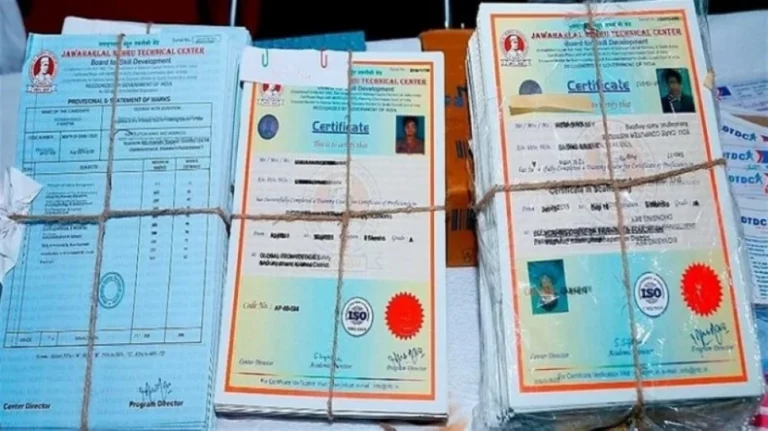Read more about the article تزوير أكثر من مليون شهادة جامعية وتدريبية في الهند تجوب العالم