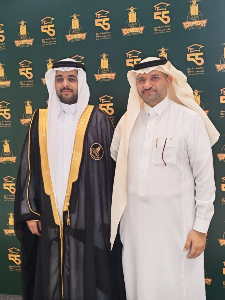 Read more about the article فراس ياسر باحسن ينال درجة البكالوريوس من كلية طب الأسنان بتقدير امتياز مع مرتبة الشرف