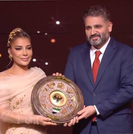 Read more about the article الفنانة أصالة تحظى بتكريم وزارة الثقافة السورية وتعود حفلاتها في دمشق